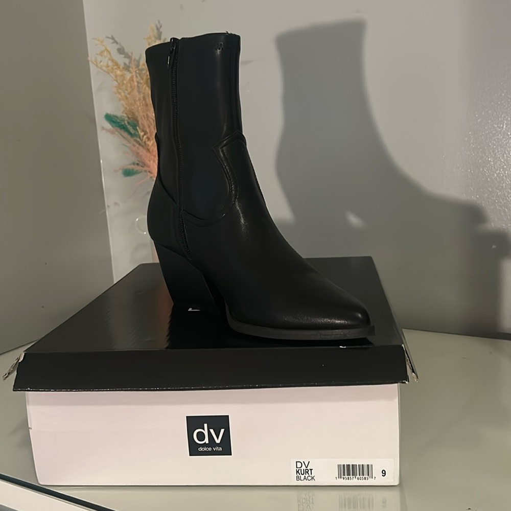 DV by Dolce Vita Never worn Kurt booties